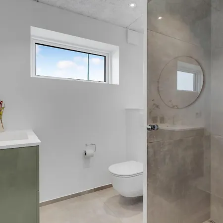 Cozy In With Private Swimming Pool, Be Inside Or Outside